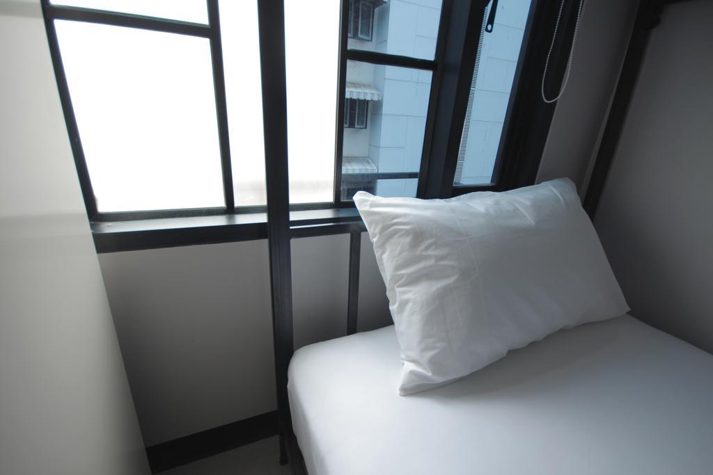 The Blocks Hostel Sukhumvit 10 Банкок Стая снимка