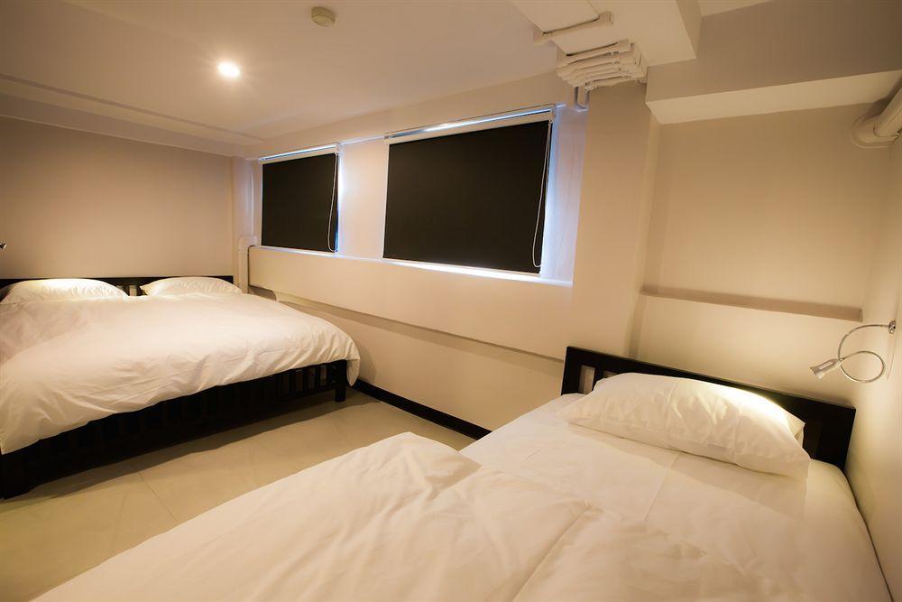 The Blocks Hostel Sukhumvit 10 Банкок Екстериор снимка