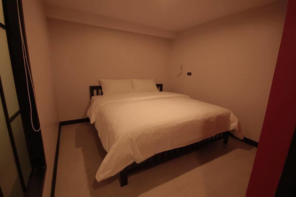 The Blocks Hostel Sukhumvit 10 Банкок Екстериор снимка