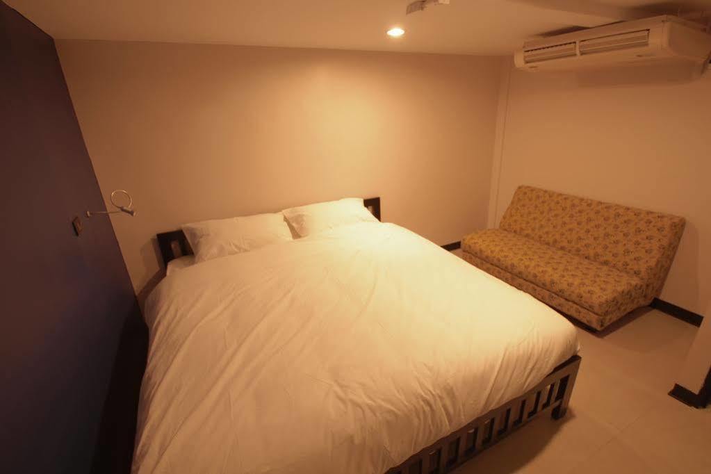 The Blocks Hostel Sukhumvit 10 Банкок Екстериор снимка