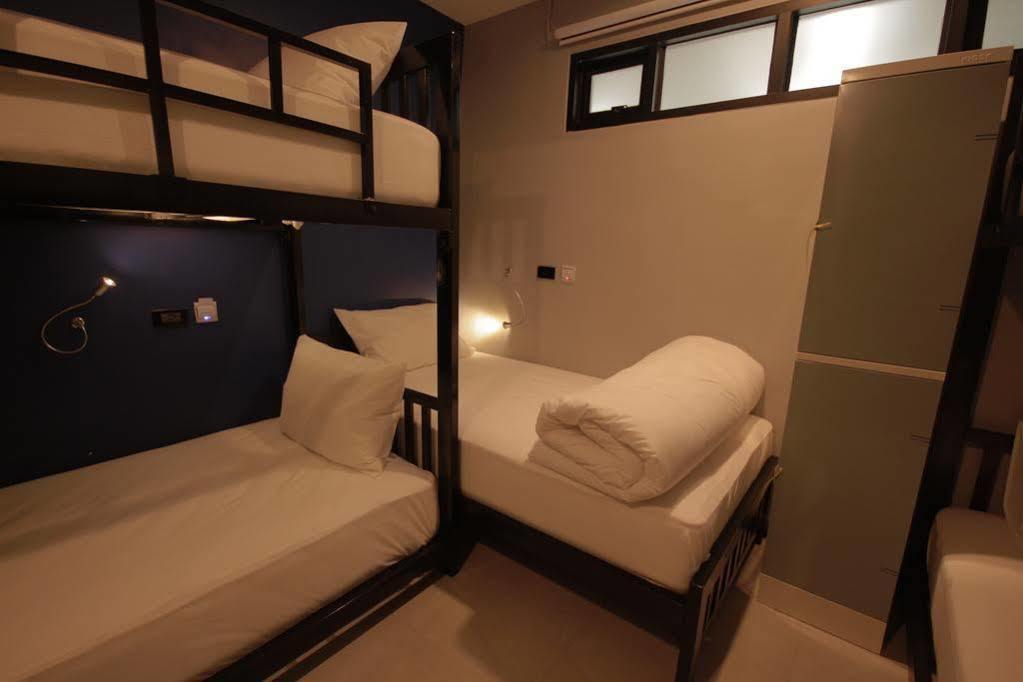 The Blocks Hostel Sukhumvit 10 Банкок Екстериор снимка