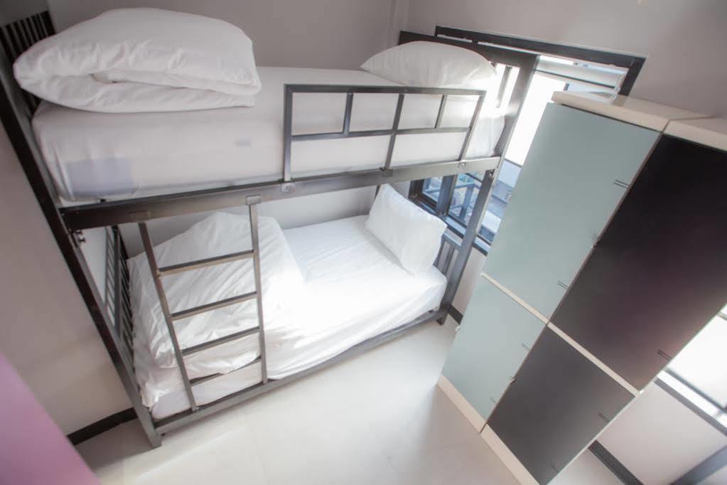 The Blocks Hostel Sukhumvit 10 Банкок Екстериор снимка