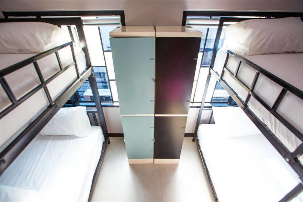 The Blocks Hostel Sukhumvit 10 Банкок Екстериор снимка